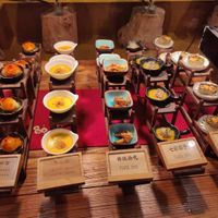 variety of vegan dishes at WūXiāng Sòng 無相颂 in Dali