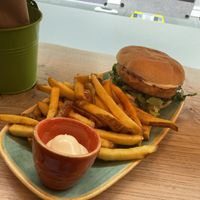 Chik‘n Burger (10.50£) with Fries (+1.25£)  at Thrive in Cambridge
