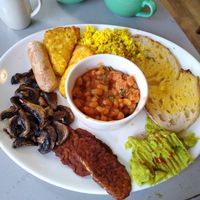 Vegan breakfast with scrambled tofu and tempeh bacon at Thrive in Cambridge