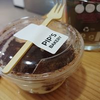 Heerlijk, alles vegan. Ziet er allemaal super uit een niet droog zo als vaak het geval is als het glutenvrij is. at Vegan Pip's in Leeuwarden