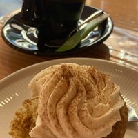 Gevuld met appel, zo lekker.   at Vegan Pip's in Leeuwarden