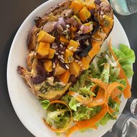 Tartine végétale : houmous, courges rôties, oignons rouges caramélisés et sauce aux herbes  at Cafe 1802 in Rennes