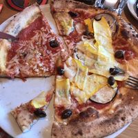 Left part is the garlic one right part veggies both vegan ofc  at Satriale's in Utrecht