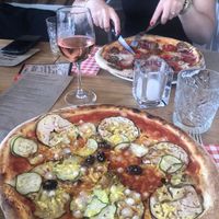 Vegan ‘uit de tuin’ pizza at Satriale's in Utrecht