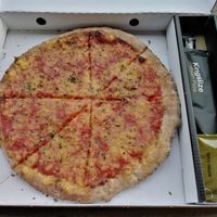 Pizza margheritta vegan at Kingslize Pizza Gent in Ghent