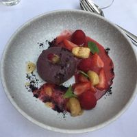 Mouse with baked banana and fresh fruit at Le Courage in Maastricht