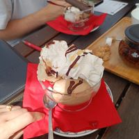Slagroom altijd vegan! Smaken: praline, stracciatella en banaan at De Hofnar in Gullegem