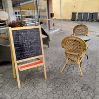 Outdoor area and menu at Karl e in Frederiksvaerk