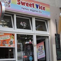 outside at Samadhi Eis in Berlin