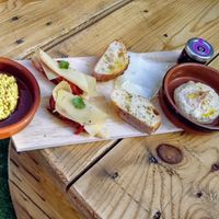 Planche végétarienne avec houmus et tapenades at Le 19 in Bouc-bel-air