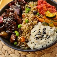 Bowl with tempeh at Pisekar Vegan Food in Antalya