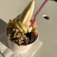 Normal vegan, Oreo, Rainbow Gummi, Mango, Chocolate Granola, Passionfruit syrup 8,65€  at Moochie in Ghent