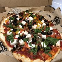 Veggie pizza with vegan cheese for the win! #Veganuary at Pyro's Fire Fresh Pizza in Jackson