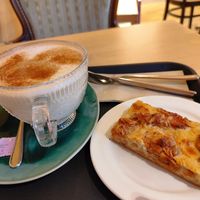 Chai oat and home-made apricot-apple tart at Rägeboge in Winterthur
