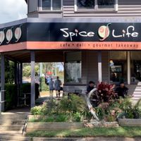 Shop front with alfresco dining at Spice of Life Cafe & Deli in Tamborine Mountain