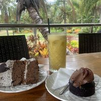 Oreo cake & mud cake YUM + fresh juice at Getaway Garden Cafe in Agnes Water