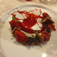 Mousse al fondente, frutti rossi, cremoso ai frutti rossi e copeta at Taverna della Gelosia in Ostuni