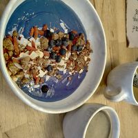 Blue bowl with spirulina at 42°Raw in Copenhagen