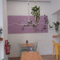 Schöne Einrichtung  at Almalibre Açaí House in Madrid