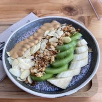 Chia pudding bowl at Almalibre Açaí House in Madrid