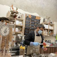 Vegan options are labeled with the green V at La Gelatiera in Florence