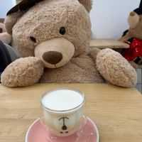 Bear & coffee at Lilo Cafe in Barcelona
