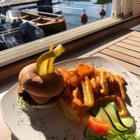 Vegan burger with mayo and vegan cheese at Petters in Byxelkrok