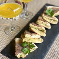 Bolo do caco with vegan garlic butter. Poncho on the side :) at Gavino Restaurante Bar in Funchal