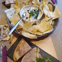 Veganer "Camembert" und Brot mit Knoblauchbutter at Gavino Restaurante Bar in Funchal