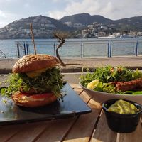 The only vegan burger comes with a beyond meat patty. The vegan bowl also!  at Superfood.Garden in Mallorca