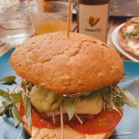 „Lucky Punch Burger“ with Beyond Meat und vegan cheese  at Superfood.Garden in Mallorca