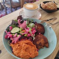 Pennys kikærtedeller and capuccino at Penny Lane Cafe in Aalborg