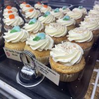 Más cupcakes #Veganuary at City Cakes and Cafe in Salt Lake City