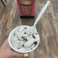 vegan oreo ice creamm  at Daddy's Dairy in Norwood
