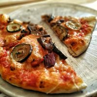 Amigos y pizza 🖤 at Herbívoro- Chapinero in Bogota