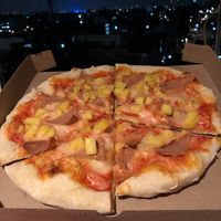 Pizza Hawaiana para llevar / Take out Hawaiian Pizza at Herbívoro- Chapinero in Bogota
