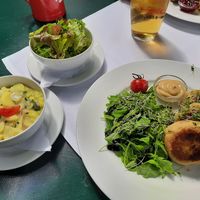 Kichererbsenlaiberl mit Kartoffelsalat und Biersenf at Stiegl-Keller in Salzburg