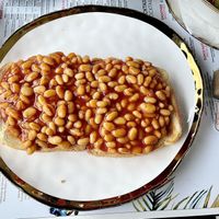 Vegan beans on toast at Café Fino in Carvoeiro