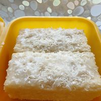 Coconut Slices with syrup (to go) at Tapiocaria in Berlin