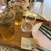 Mugwort cake, peach and mint ice tea   at Cafe Turtle 카페 거북이 in Seoul
