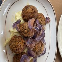 Polpettone di lenticchie con purè di cavolfiore e chips di patate viola   at Ciotolina Rivendita e Cucina in Cesenatico