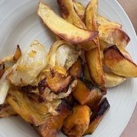 tris di contorni: patate al forno, zucca al forno e fiocchi gratinati all’arancia   at Ciotolina Rivendita e Cucina in Cesenatico