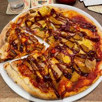 BBQ chicken pizza at Happy Italy in Eindhoven