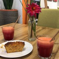 Fresh juice and vegan carrot cake (sugarfree and very delicous) at Karotte Kaffee in Rorschach