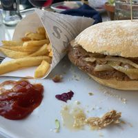 Vegan burger menu (without salad) at Heartbreak Hotel in Teschelling