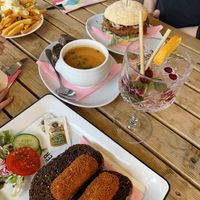 Lunch at Heartbreak Hotel in Teschelling