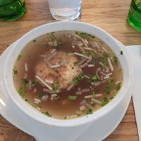 Kaspresknödelsuppe at Velani in Vienna