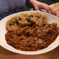 Saftgulasch mit Serviettenknödeln (~15 Euro) at Velani in Vienna