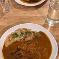 Top: Zwiebelrostbraten mit Braterdäpfel/ Vienna onion roast with roasted potatos | Bottom: Wiener Saftgulasch mit Serviettenknödel/ Viennese goulash with bread dumpling slices  at Velani in Vienna