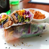 Rainbow Sommerrollen mit  Erdnussdip at Velani in Vienna